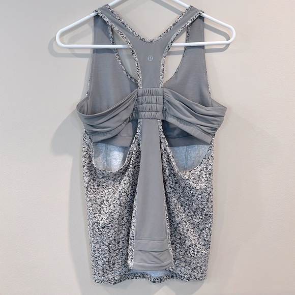 š„Lululemon Gray Patterned Women's Tank Topš„ - Picture 2 of 5